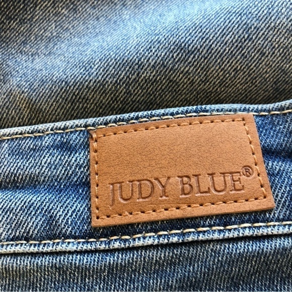 Judy Blue Size 15/32 Skinny Fit distressed frayed hem highrise medium wash jeans - Picture 8 of 13